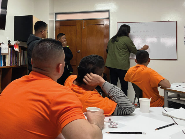 Privados de la libertad aprenden a elaborar derechos de petición en taller del grupo de prisiones