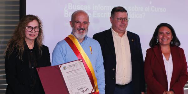 Concejo de Bogotá otorgó la ‘Orden José Acevedo y Gómez’ a profesor de Derecho de la Universidad de los Andes 